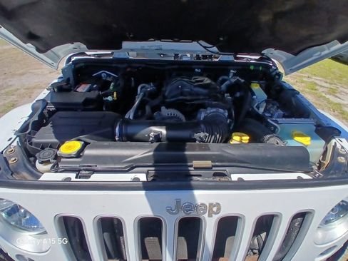Used 2016 Jeep Wrangler Unlimited Sahara w/ Connectivity Group AWD/4WD image 19