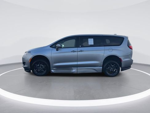 Used 2019 Chrysler Pacifica Touring Plus w/ S Appearance Package FWD image 5