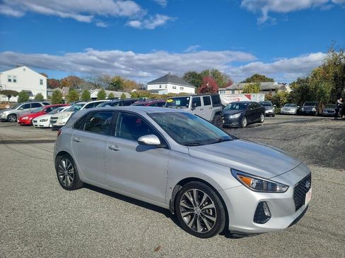 Used 2018 Hyundai Elantra GT w/ Style Package 02 FWD image 9