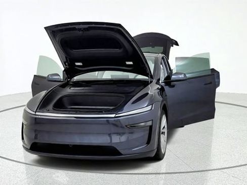 Used 2026 Tesla Model Y 2WD image 13