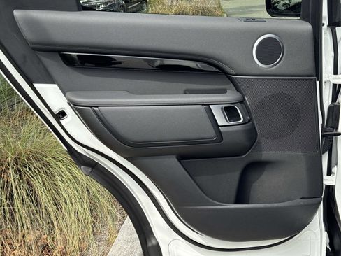 Certified 2025 Land Rover Discovery S image 13