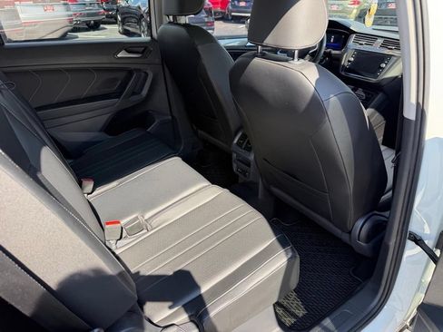 Used 2022 Volkswagen Tiguan SE w/ Panoramic Sunroof Package FWD image 29