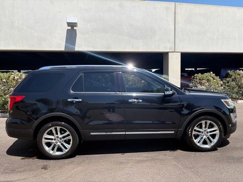 Used 2017 Ford Explorer Limited w/ Equipment Group 301A FWD image 3