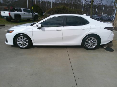 Used 2023 Toyota Camry LE image 8