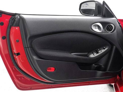 Used 2011 Nissan 370Z Coupe image 33