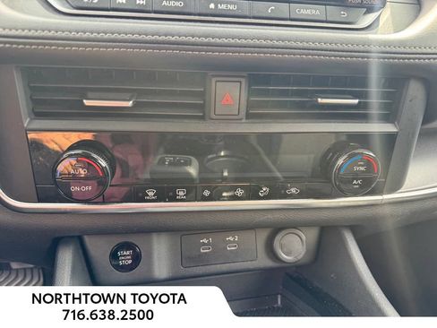 Used 2025 Nissan Rogue SV AWD/4WD image 29