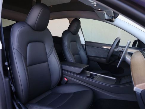 Used 2024 Tesla Model Y Long Range AWD/4WD image 25