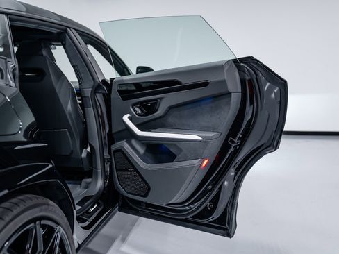 Used 2025 Lamborghini Urus SE image 26