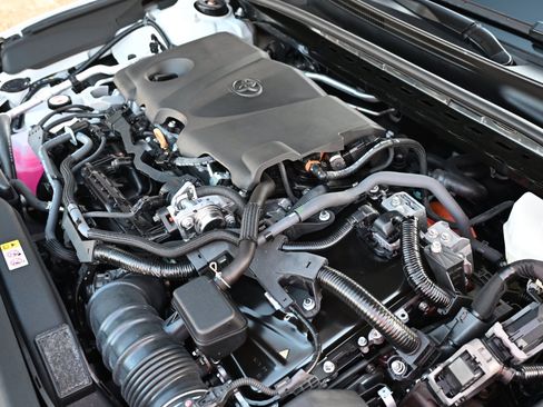 Used 2025 Toyota Camry SE AWD (Natl) image 47