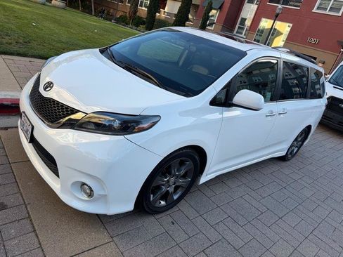 Used 2015 Toyota Sienna SE Premium FWD image 38