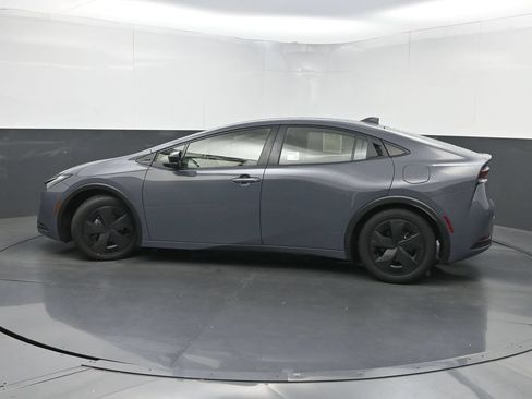 Used 2023 Toyota Prius LE FWD image 40