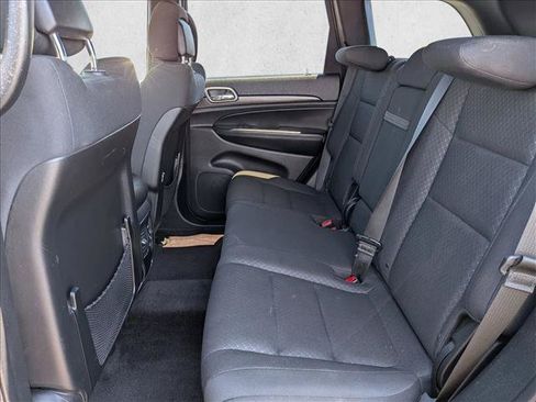 Used 2018 Jeep Grand Cherokee Laredo RWD image 18