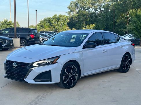 Used 2024 Nissan Altima 2.5 SR w/ SR Premium Package FWD image 5
