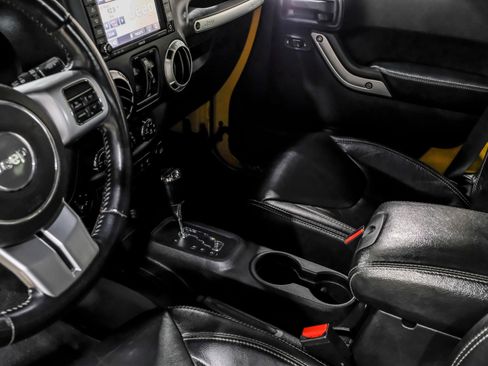 Used 2014 Jeep Wrangler Unlimited Rubicon image 25