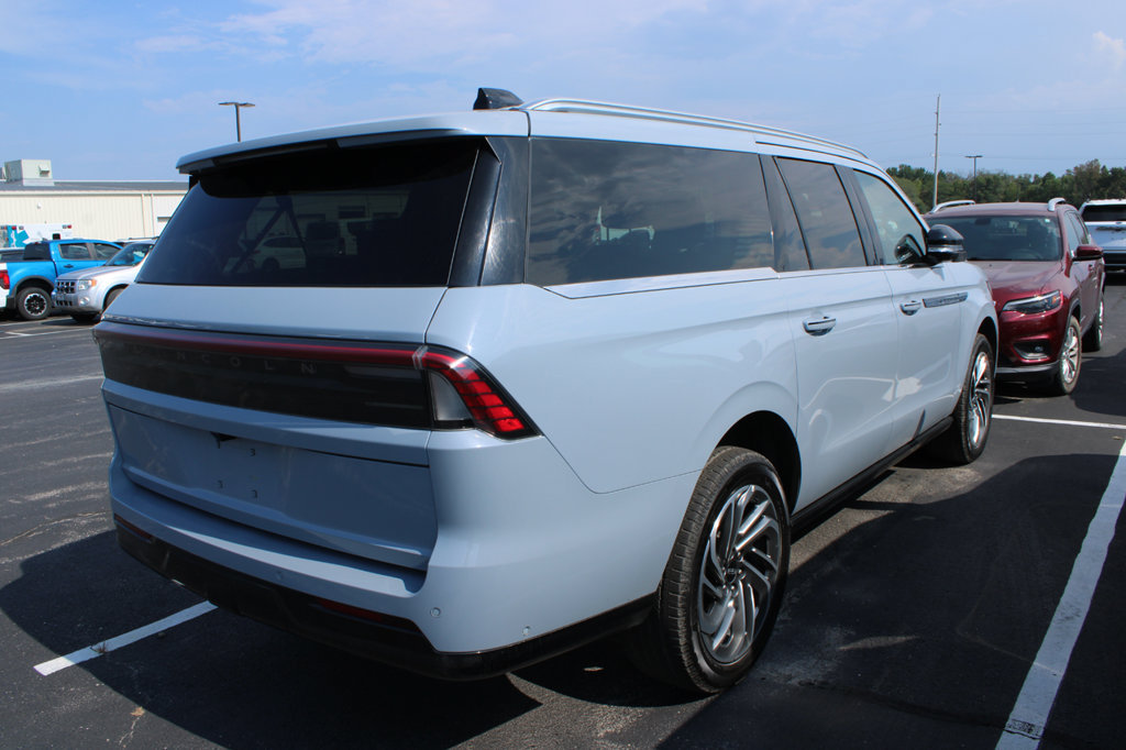 Used 2025 Lincoln Navigator L Reserve AWD/4WD image 5