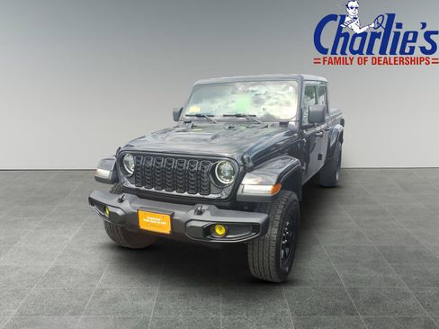 Used 2025 Jeep Gladiator Sport AWD/4WD image 1