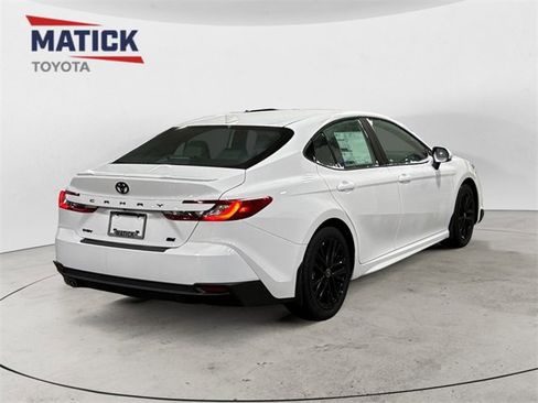 New 2026 Toyota Camry SE image 7