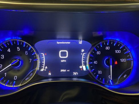 Used 2023 Chrysler Pacifica Limited AWD/4WD image 17