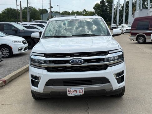 Used 2024 Ford Expedition Max Limited AWD/4WD image 3
