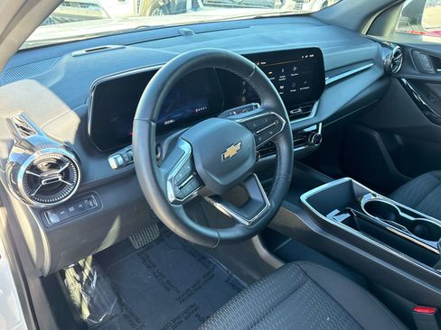 Used 2025 Chevrolet Equinox LT image 10