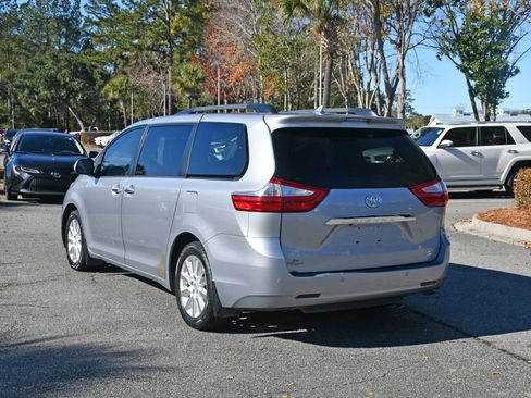 Used 2015 Toyota Sienna Limited image 3
