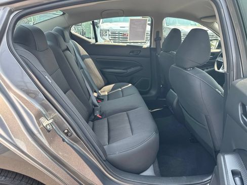Used 2025 Nissan Altima 2.5 SV FWD image 19