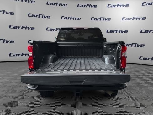 Used 2020 Chevrolet Silverado 2500 Custom w/ Custom Value Package image 11