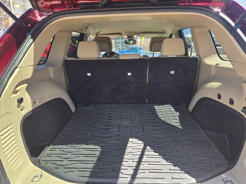 Used 2017 Jeep Grand Cherokee Laredo w/ Quick Order Package 23E image 20