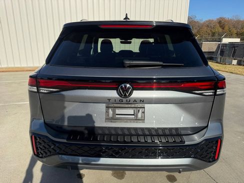 New 2026 Volkswagen Tiguan SE R-Line FWD image 14