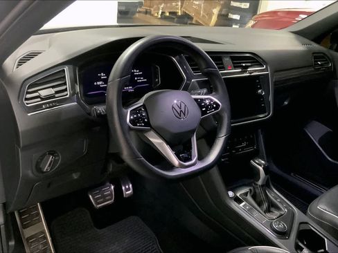 Used 2023 Volkswagen Tiguan SEL R-Line AWD/4WD image 2