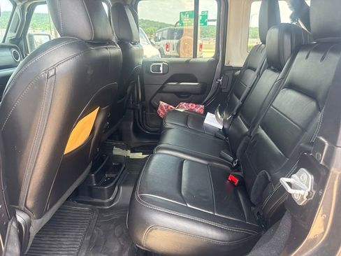 Used 2019 Jeep Wrangler Unlimited Sahara AWD/4WD image 9