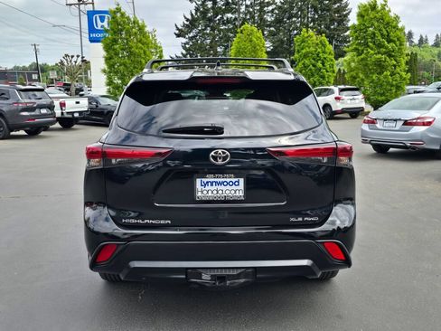 Used 2024 Toyota Highlander XLE AWD/4WD image 14