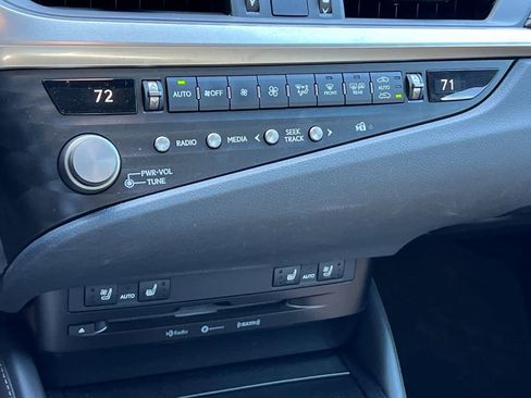 Used 2021 Lexus ES 300h w/ Premium Package image 21