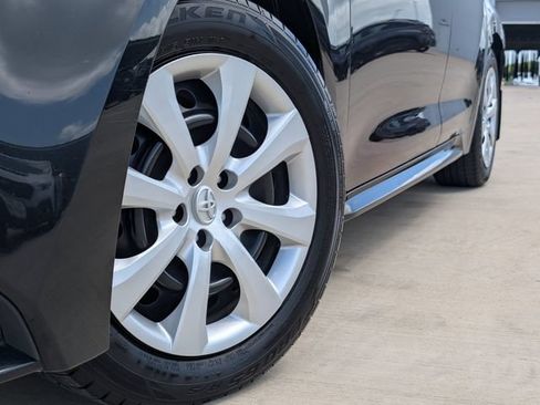 Used 2020 Toyota Corolla LE FWD image 2