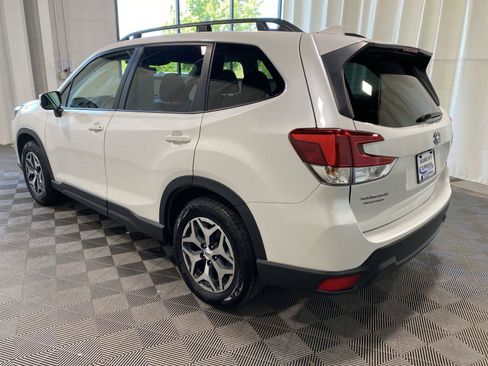 Used 2023 Subaru Forester Premium AWD/4WD image 9