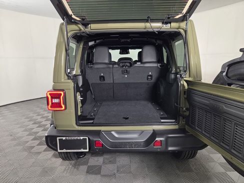 New 2026 Jeep Wrangler Unlimited Sahara AWD/4WD image 20