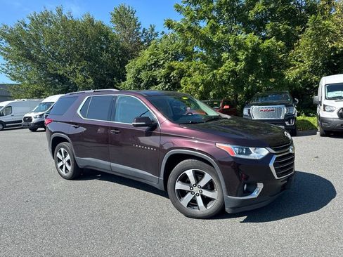 Used 2021 Chevrolet Traverse LT w/ LT Premium Package AWD/4WD image 1
