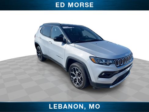 Used 2025 Jeep Compass Limited AWD/4WD image 2