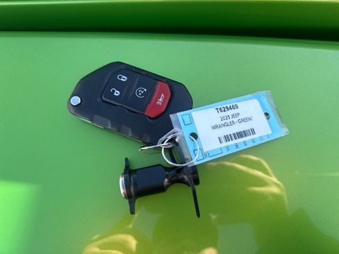 Used 2025 Jeep Wrangler Unlimited Rubicon image 31