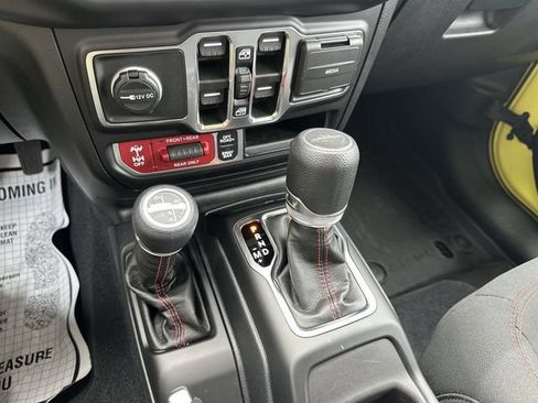 Used 2023 Jeep Gladiator Rubicon w/ LED Lighting Group AWD/4WD image 23