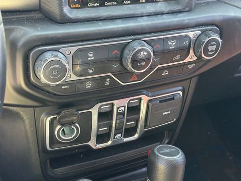 Used 2022 Jeep Gladiator Overland AWD/4WD image 8
