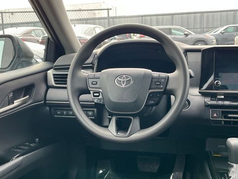 Used 2025 Toyota Camry LE image 27