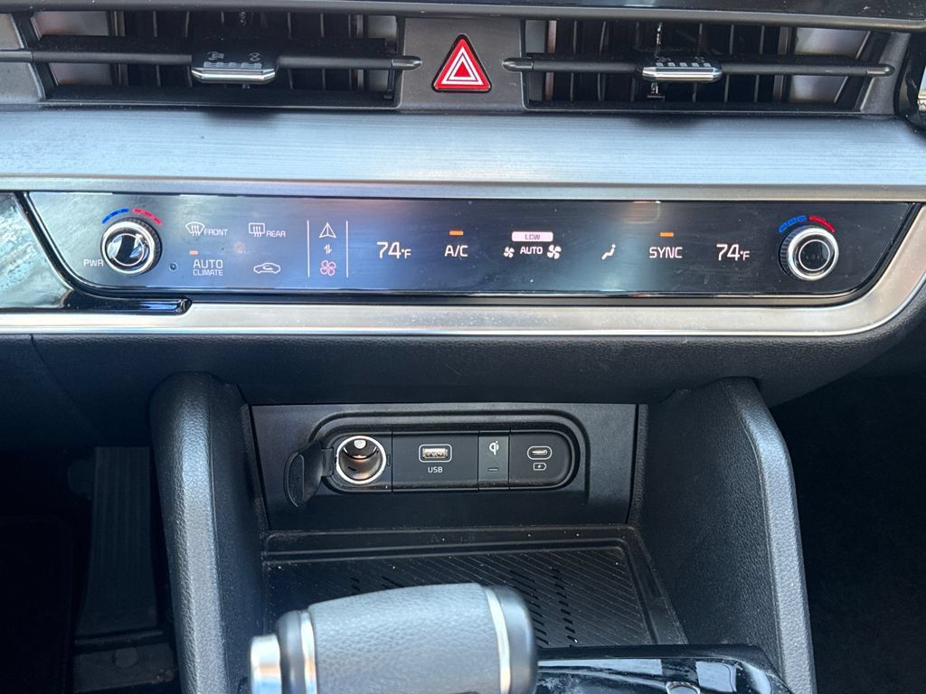Used 2025 Kia Sportage EX w/ Premium Package FWD image 24