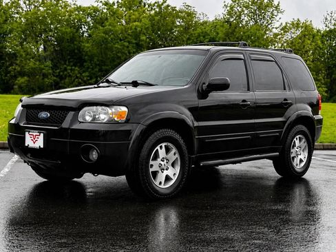 Used 2005 Ford Escape Limited AWD/4WD image 2