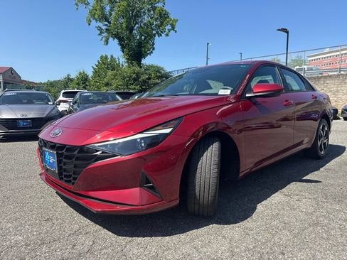 Used 2023 Hyundai Elantra SEL w/ Convenience Package FWD image 3