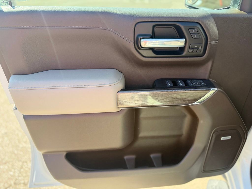 Used 2019 Chevrolet Silverado 1500 LTZ w/ LTZ Premium Package AWD/4WD image 9