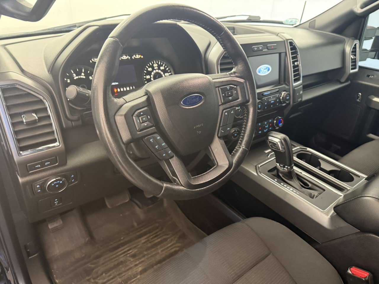 Used 2017 Ford F150 XLT w/ Equipment Group 302A Luxury AWD/4WD image 15