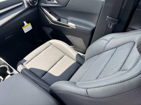 New 2026 Chevrolet Equinox LT w/ Convenience Package II FWD image 9