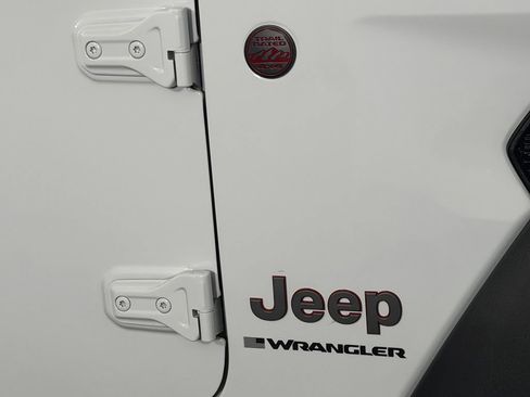 Used 2026 Jeep Wrangler Unlimited Rubicon AWD/4WD image 14