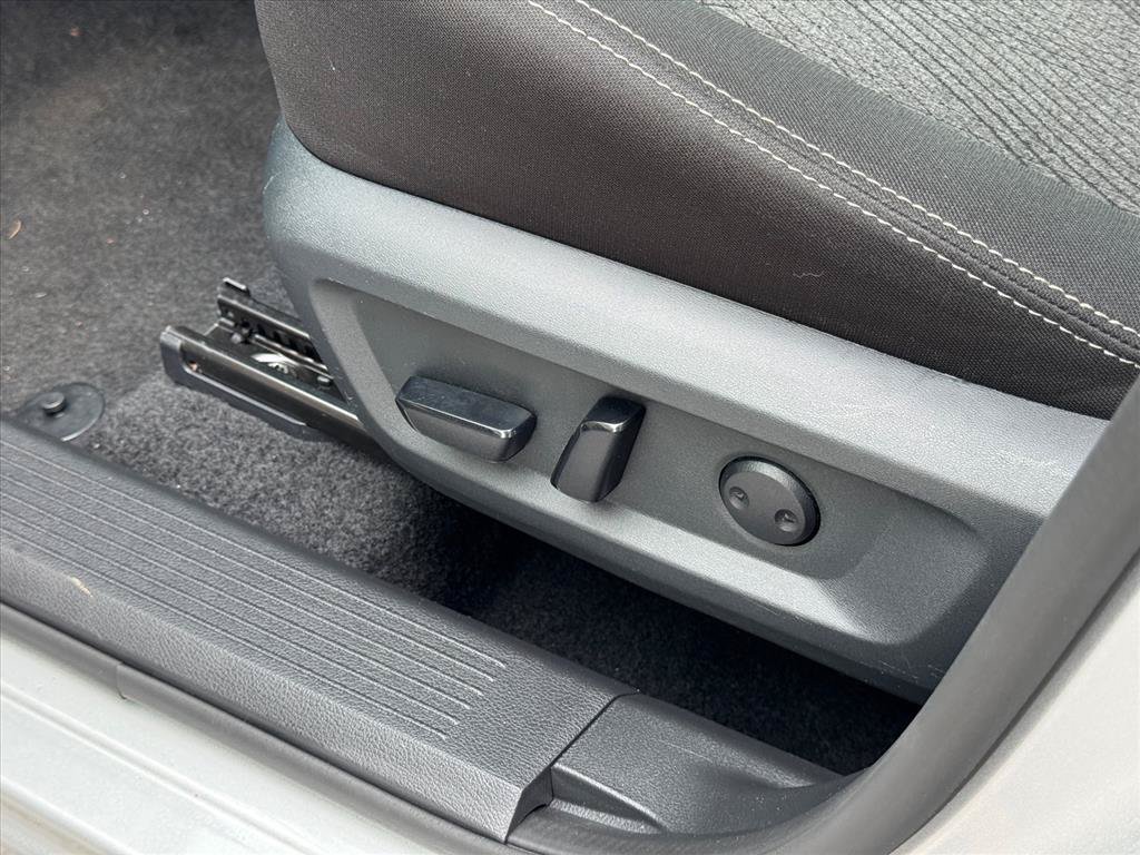 Certified 2025 Nissan Rogue SV FWD image 23